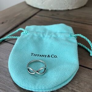 Authentic Tiffany & Co sterling solver infinity ring sz 6